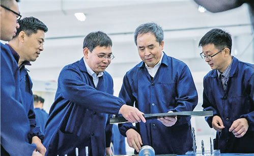 8：专业师傅测量长度