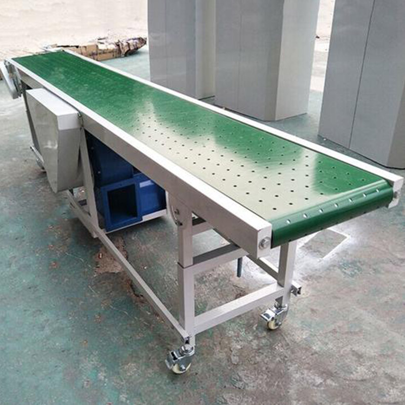 Conveyor belt with hole