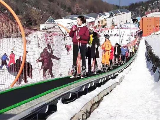 滑雪场输送带